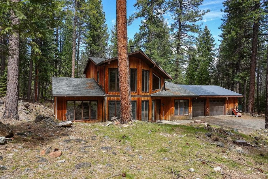 Charming Home on Ten Acres in Fort Jones, California