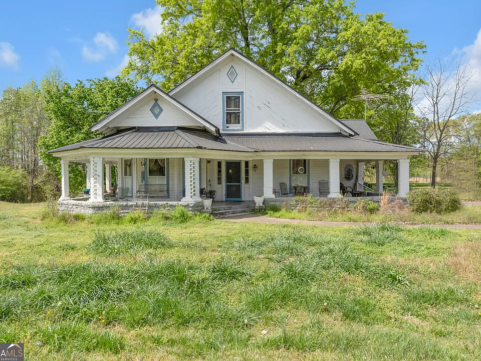 Pretty pine floors! C. 1920 in Georgia. $225,000